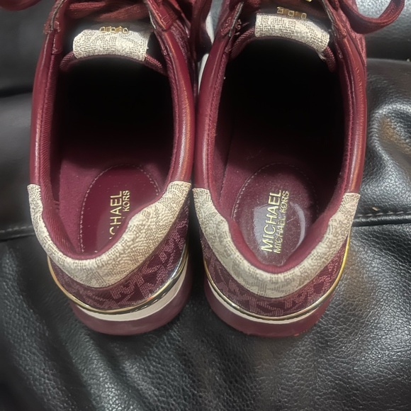 MICHAEL KORS BURGUNDY WOMENS TENNIS SHOE SIZE. 7.5 - Picture 4 of 6